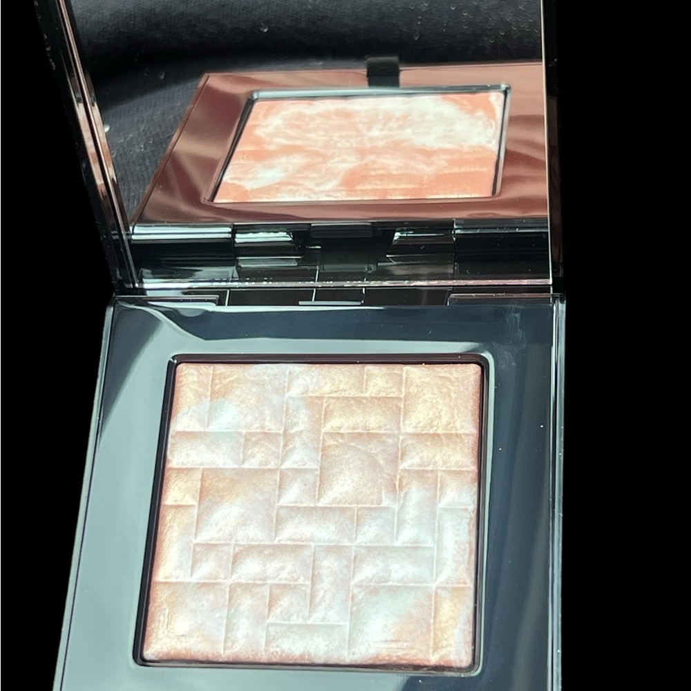 Bobbi Brown Highlighting Powder - Picture 5 of 16